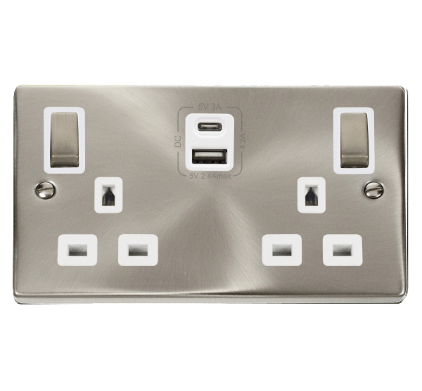 CLICK DECO 13A 2 GANG SWITCHED SOCKET WITH 2 X USB (TYPE A&C) OUTLETS VICTORIAN SATIN CHROME white